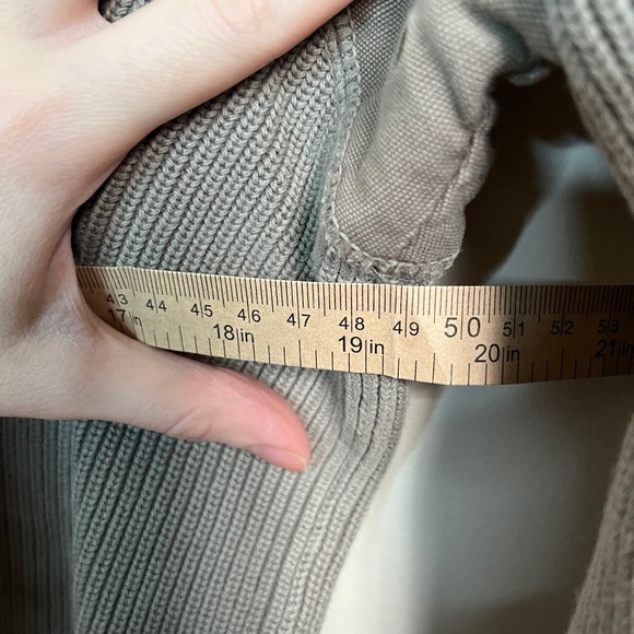 Eddie Bauer Men's Light Gray V-Neck Sweater - Picture 6 of 6